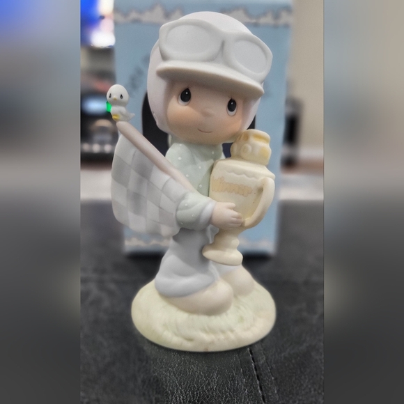 SPECIAL LIMITED EDITION- 1984 Precious Moments- Trust in the Lord to the Finish - Picture 2 of 7